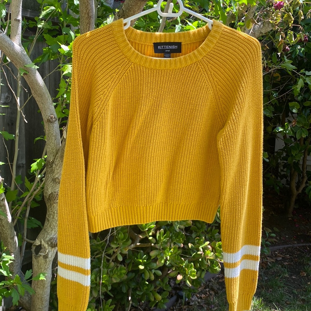 Yellow Kittenish small crop sweater!